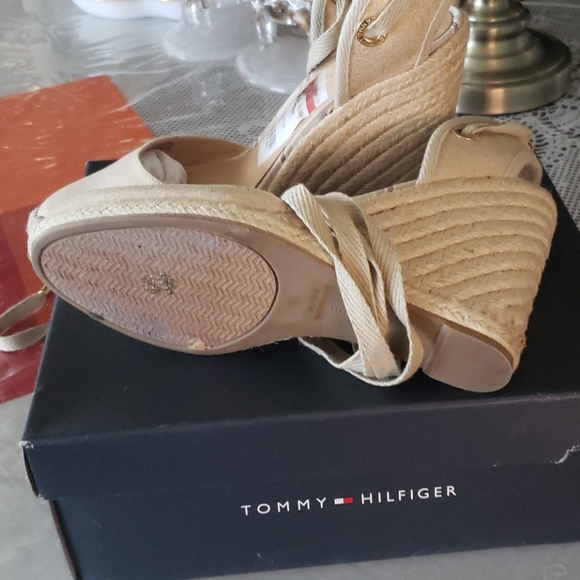 Wrap-around wedges - Picture 3 of 4